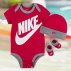 zestaw nike nhn futura logo bodysuit, hat, bootie (mn0073-a4y)