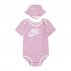 Nike Bucket Hat & Bodysuit (2PC) Set Różowo-Biały (NN0815-A8F) Nike Bucket Hat & Bodysuit (2PC) Set Różowo-Biały (NN0815-A8F)
